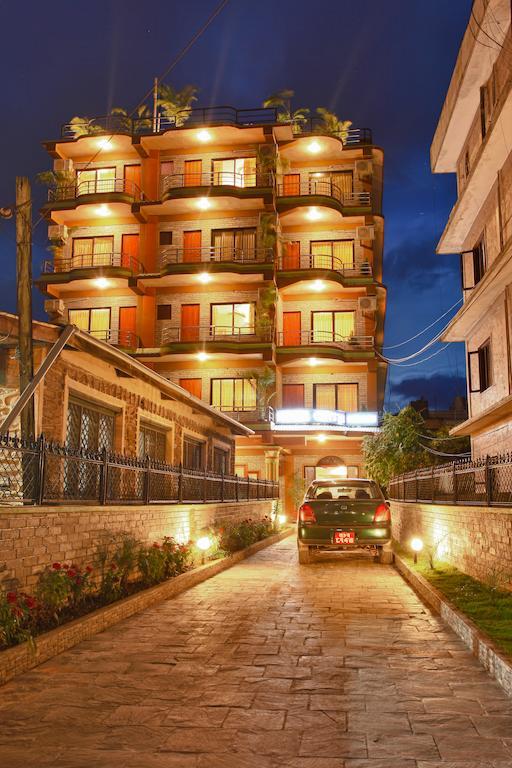 Hotel Crystal Palace Pokhara Esterno foto
