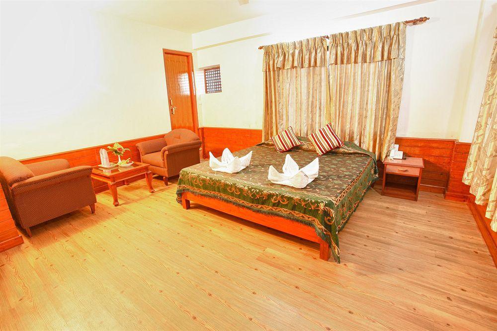 Hotel Crystal Palace Pokhara Esterno foto
