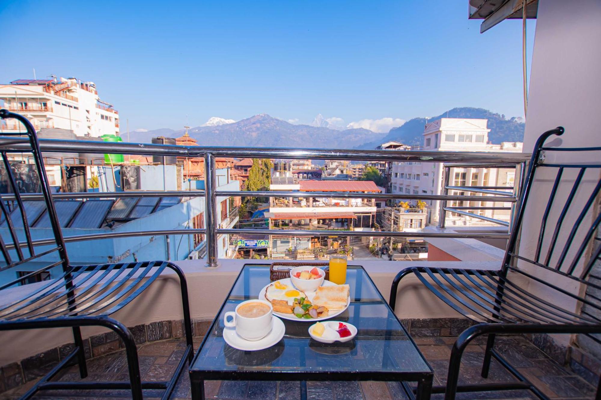 Hotel Crystal Palace Pokhara Esterno foto