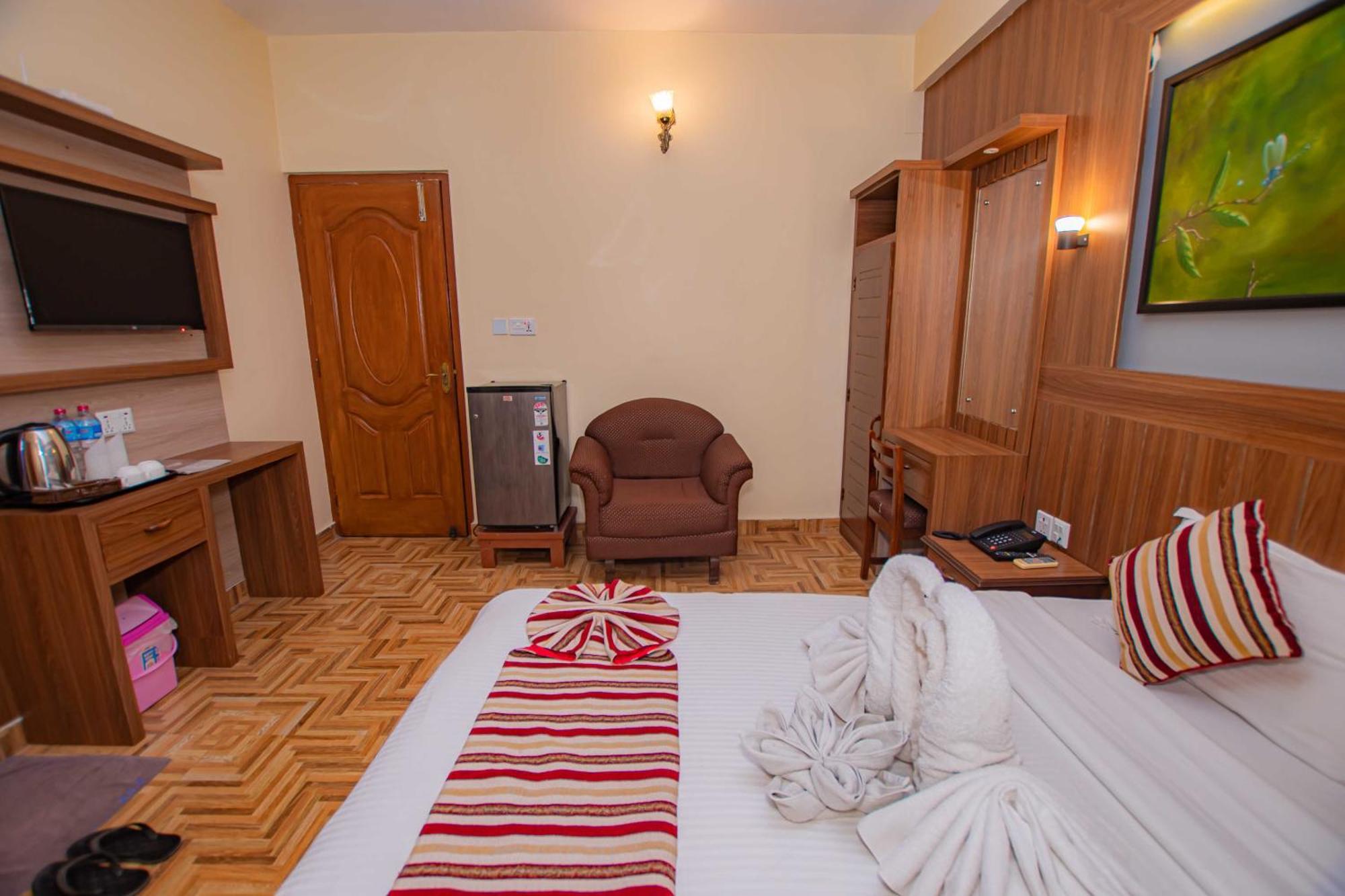 Hotel Crystal Palace Pokhara Esterno foto