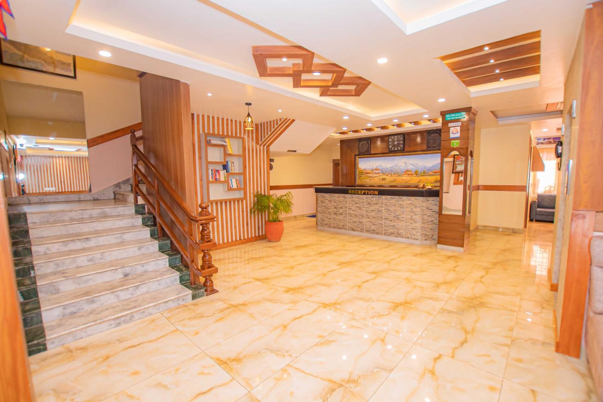 Hotel Crystal Palace Pokhara Esterno foto