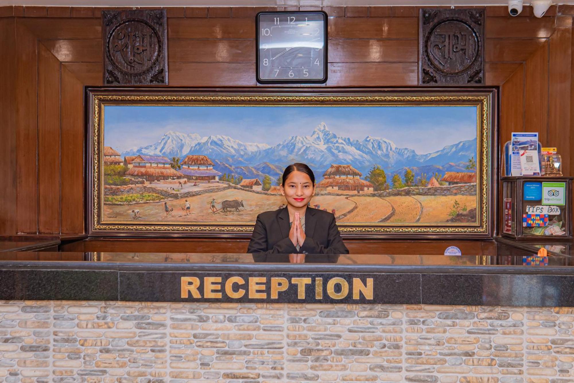 Hotel Crystal Palace Pokhara Esterno foto