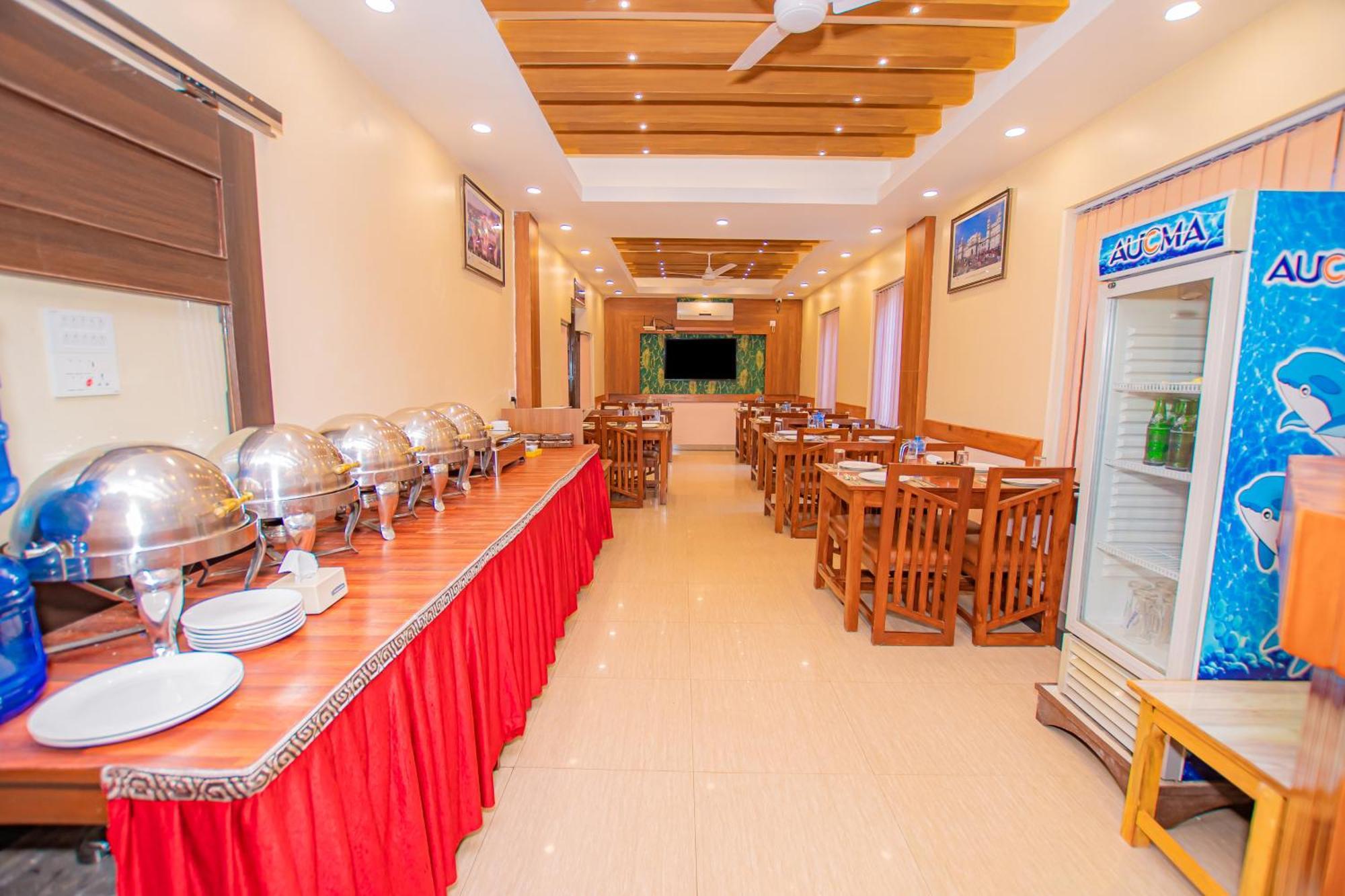 Hotel Crystal Palace Pokhara Esterno foto