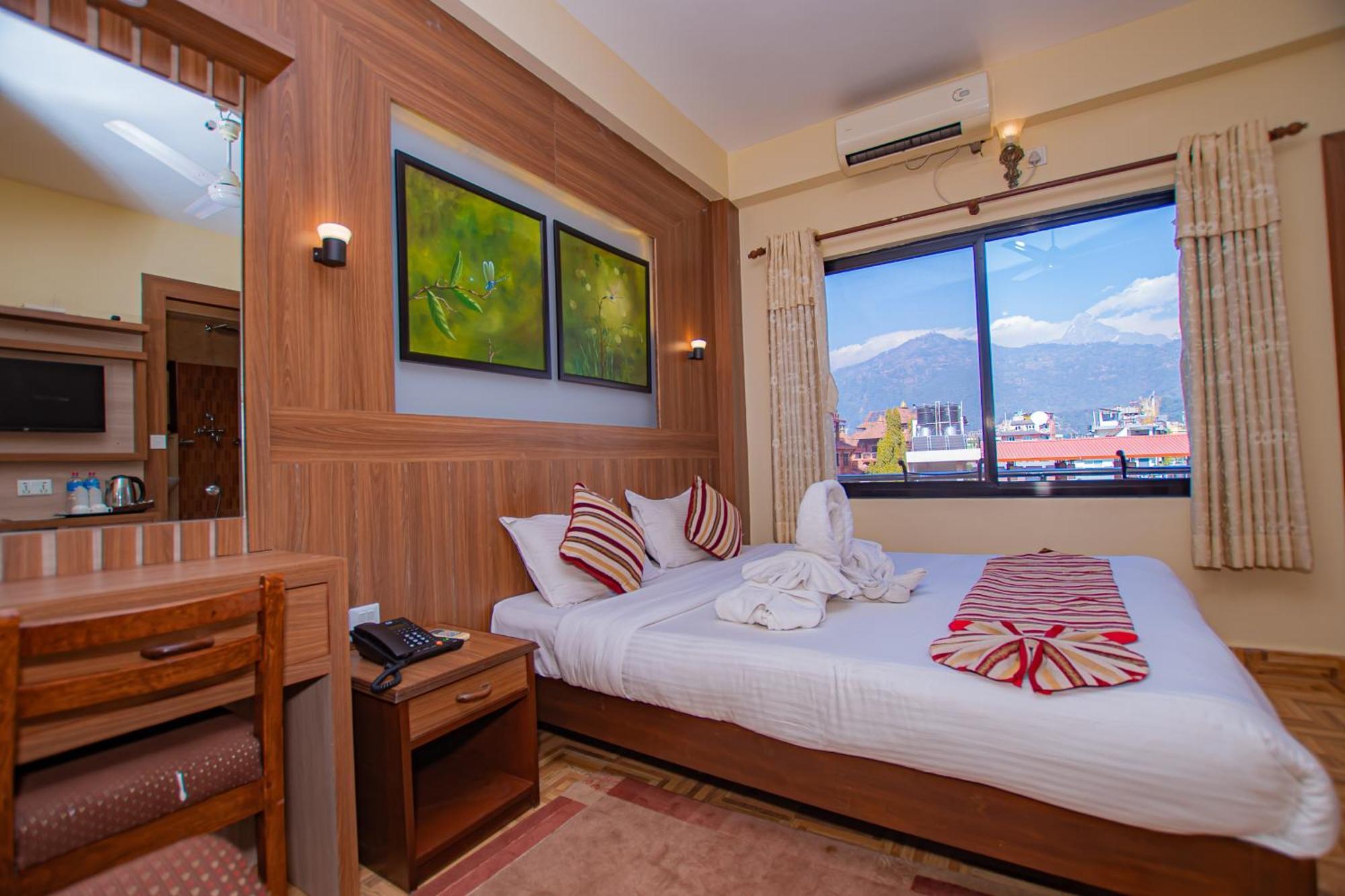Hotel Crystal Palace Pokhara Esterno foto