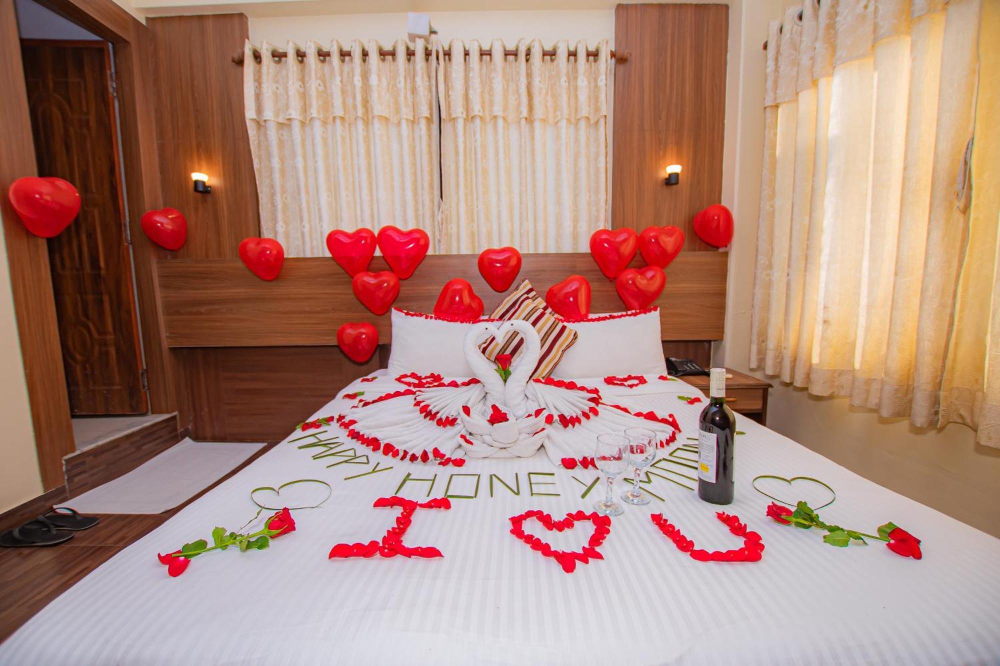 Hotel Crystal Palace Pokhara Esterno foto